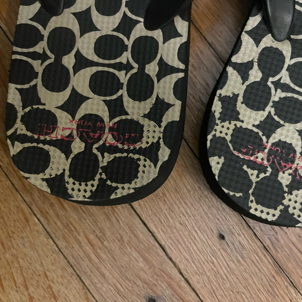 Coach Women’s  Amel monogrammed flip flops. - Picture 7 of 7